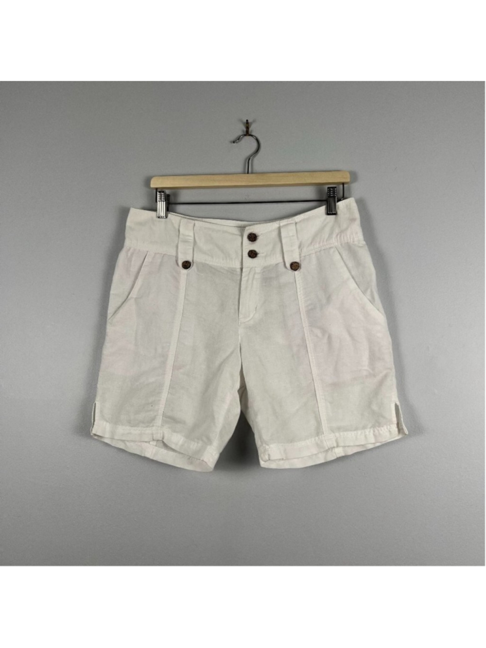 Columbia women short Linen blend white size 10